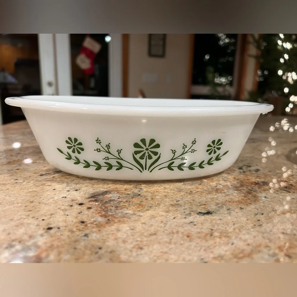 Glasbake 8”x6” Spring Blossom/Green Daisy 1 qt. Oval Milk Glass Bake Dish